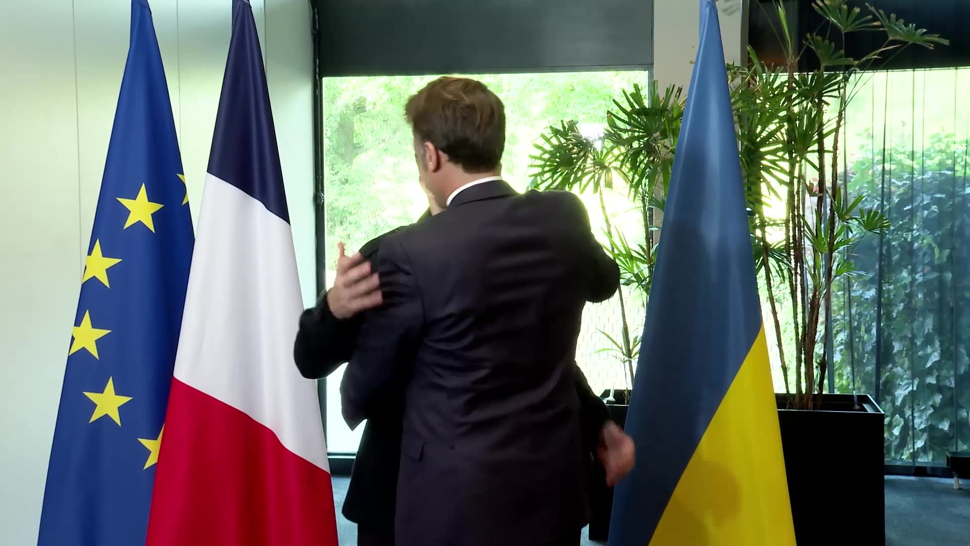 President of Ukraine Zelensky met with President of France Macron 