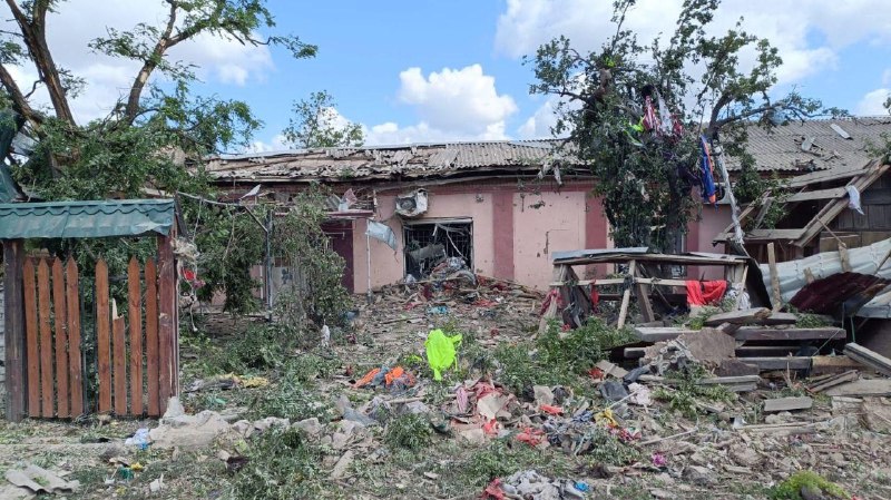 Destruction as result of missile strike in Huliaipole in Dnipropetrovsk region, there are casualties