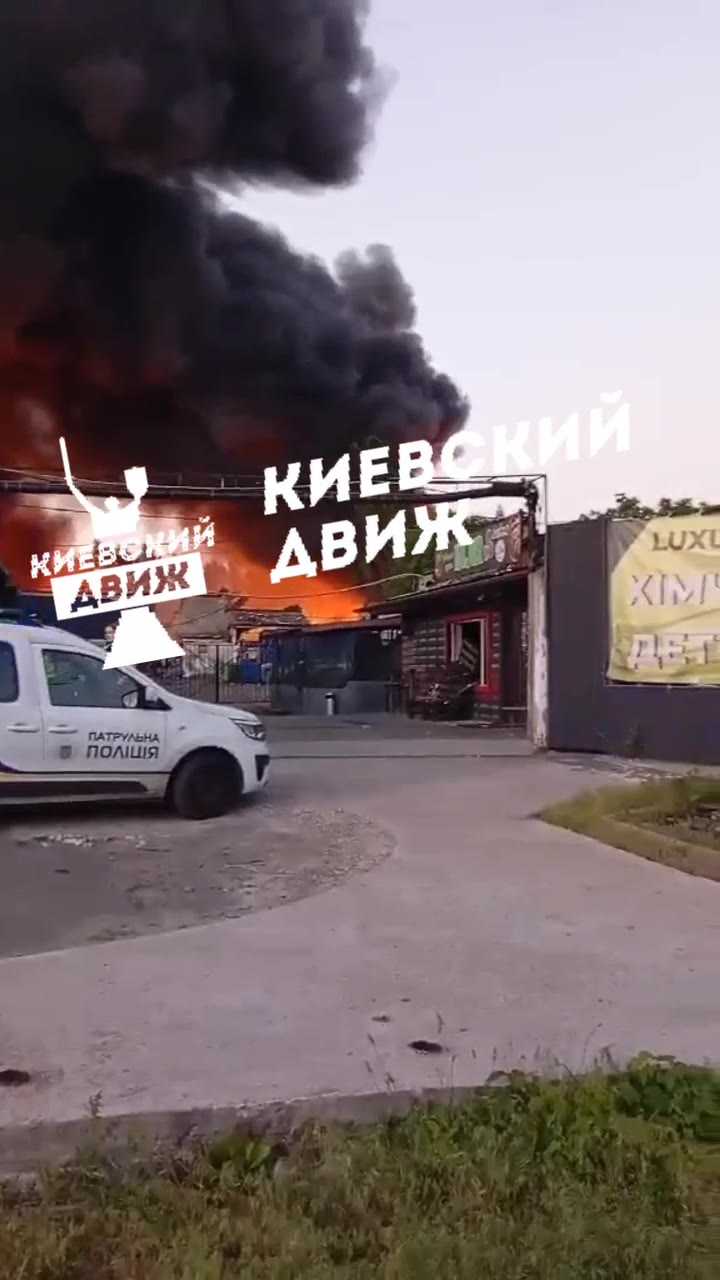 Car service stations in Svyatoshyn are on fire after attack