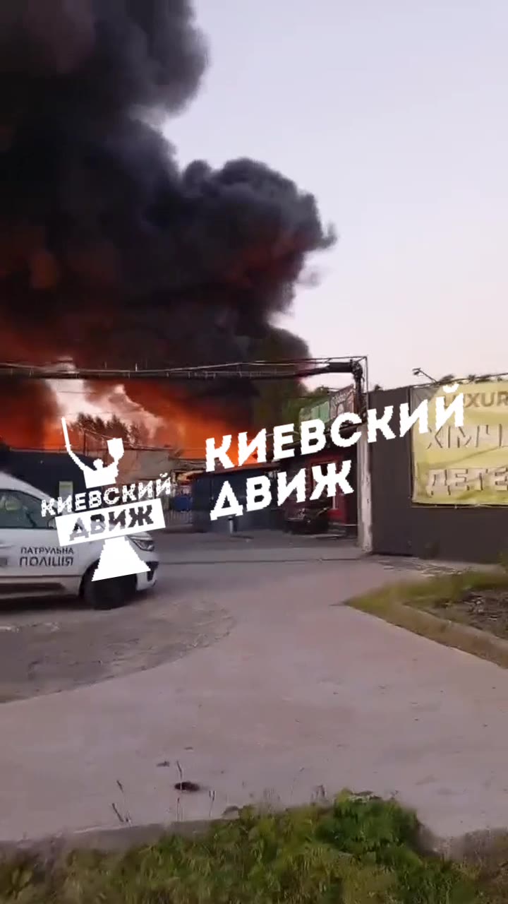 Car service stations in Svyatoshyn are on fire after attack