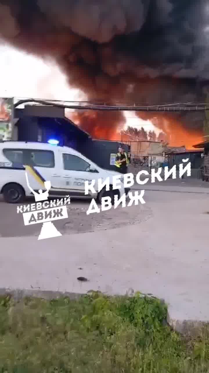 Car service stations in Svyatoshyn are on fire after attack