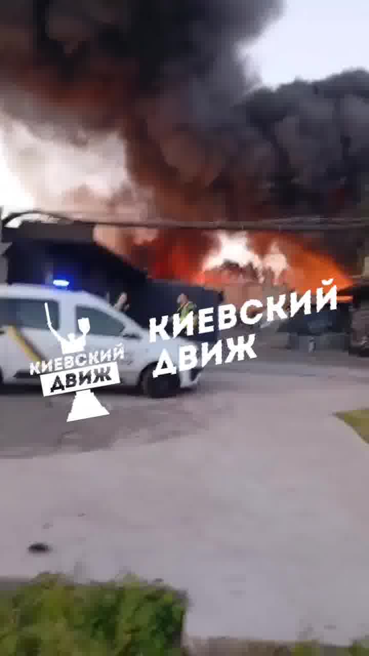 Car service stations in Svyatoshyn are on fire after attack