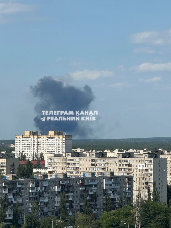 A tank with the fuel exploded in Desniansky district of Kyiv, heavy smoke rising from the site