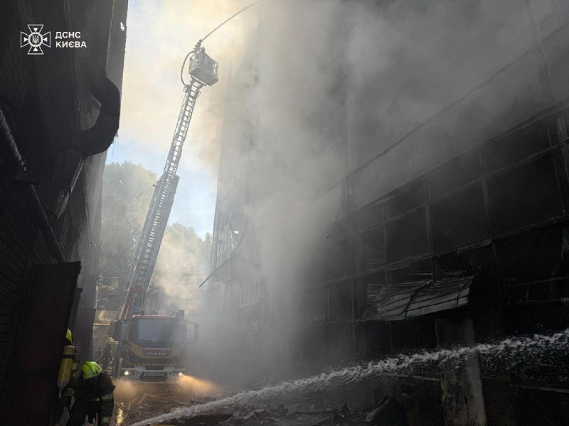 Zelensky: this night, Russia launched a massive combined strike that lasted almost ten hours. Eighteen missiles, including ballistic missiles, and about 400 attack drones, of which almost 200 are Shahed-type drones. The main target of the attack was Kyiv and the region, and Chernihiv, Sumy, Poltava, Kirovohrad and Kharkiv regions were also hit