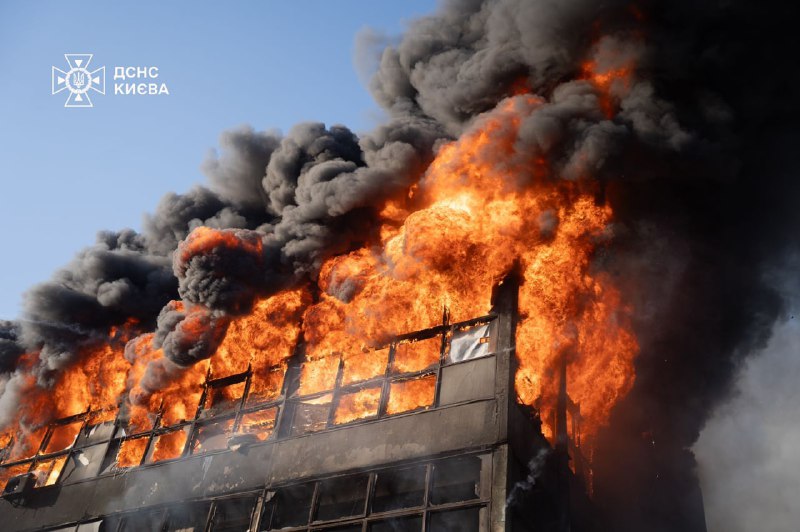 Zelensky: this night, Russia launched a massive combined strike that lasted almost ten hours. Eighteen missiles, including ballistic missiles, and about 400 attack drones, of which almost 200 are Shahed-type drones. The main target of the attack was Kyiv and the region, and Chernihiv, Sumy, Poltava, Kirovohrad and Kharkiv regions were also hit