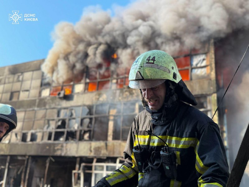 Zelensky: this night, Russia launched a massive combined strike that lasted almost ten hours. Eighteen missiles, including ballistic missiles, and about 400 attack drones, of which almost 200 are Shahed-type drones. The main target of the attack was Kyiv and the region, and Chernihiv, Sumy, Poltava, Kirovohrad and Kharkiv regions were also hit