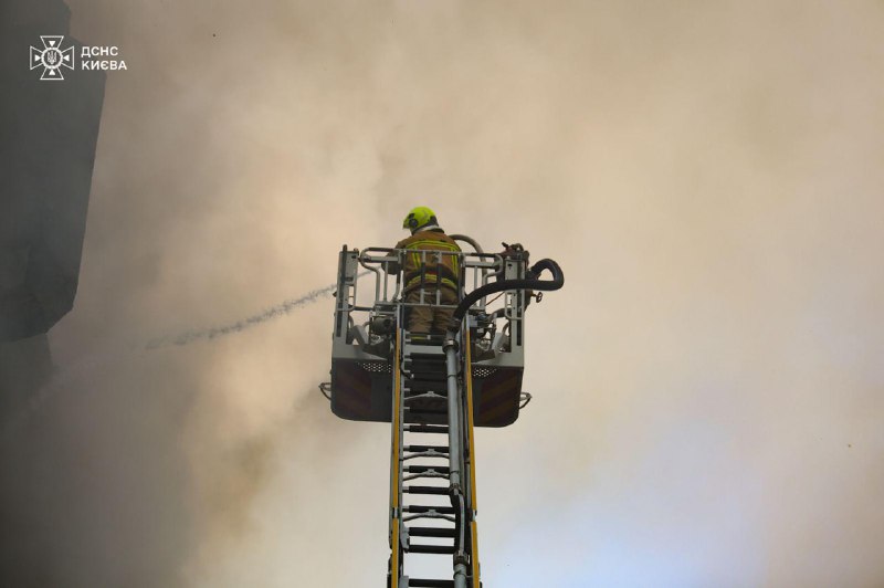 Zelensky: this night, Russia launched a massive combined strike that lasted almost ten hours. Eighteen missiles, including ballistic missiles, and about 400 attack drones, of which almost 200 are Shahed-type drones. The main target of the attack was Kyiv and the region, and Chernihiv, Sumy, Poltava, Kirovohrad and Kharkiv regions were also hit