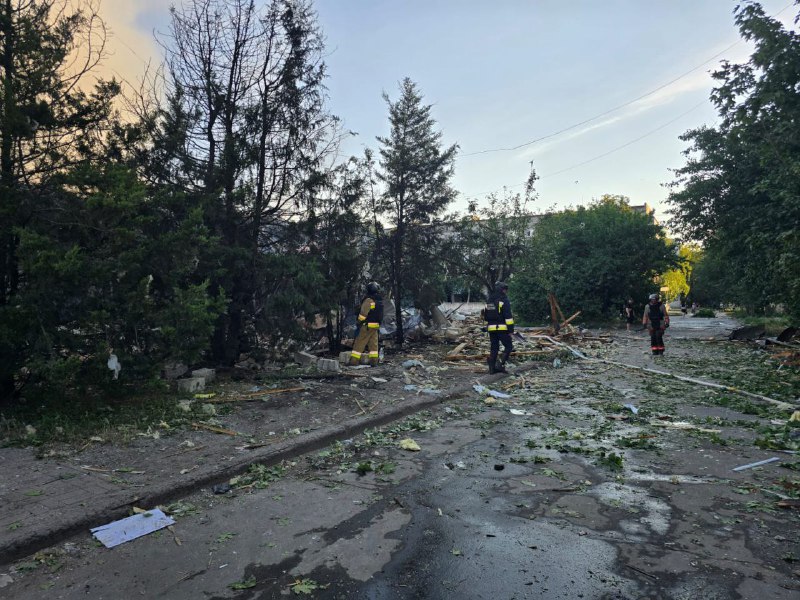 2 people killed, 17 wounded as result of Russian airstrike with FAB-500 UMPK glide bomb in Dobropillia, Donetsk region