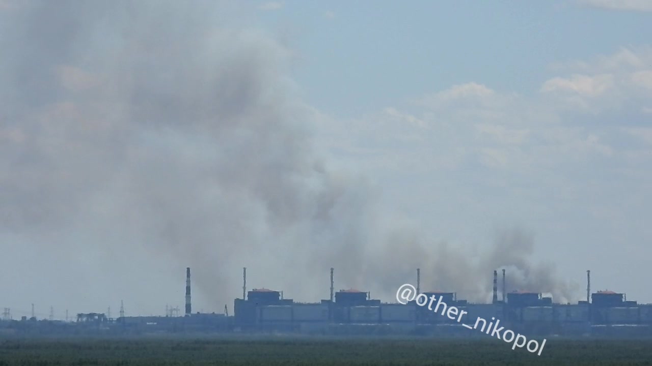 Smoke is rising near Zaporizhzhia power plant and the blackout reported at the occupied part of Zaporizhzhia region