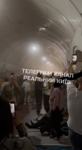 Fire at the Lukianivska metro station in Kyiv