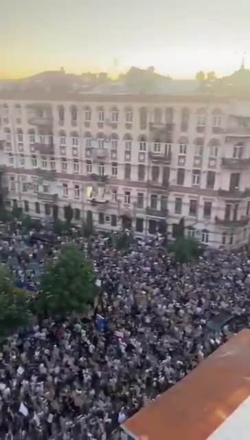 Several thousands protesters at the rally in Kyiv