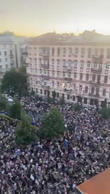 Several thousands protesters at the rally in Kyiv