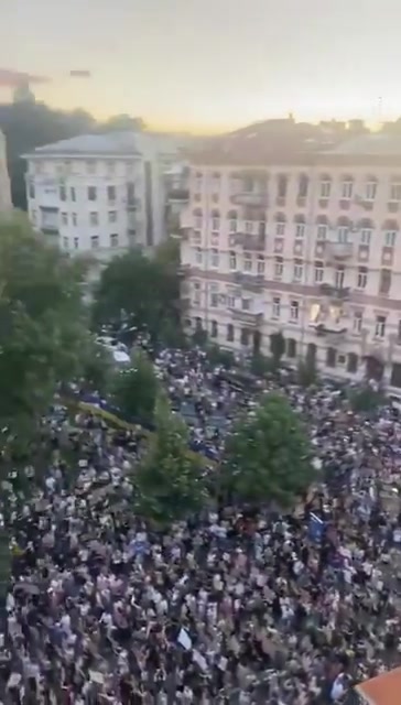 Several thousands protesters at the rally in Kyiv