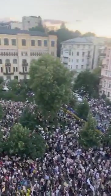 Several thousands protesters at the rally in Kyiv