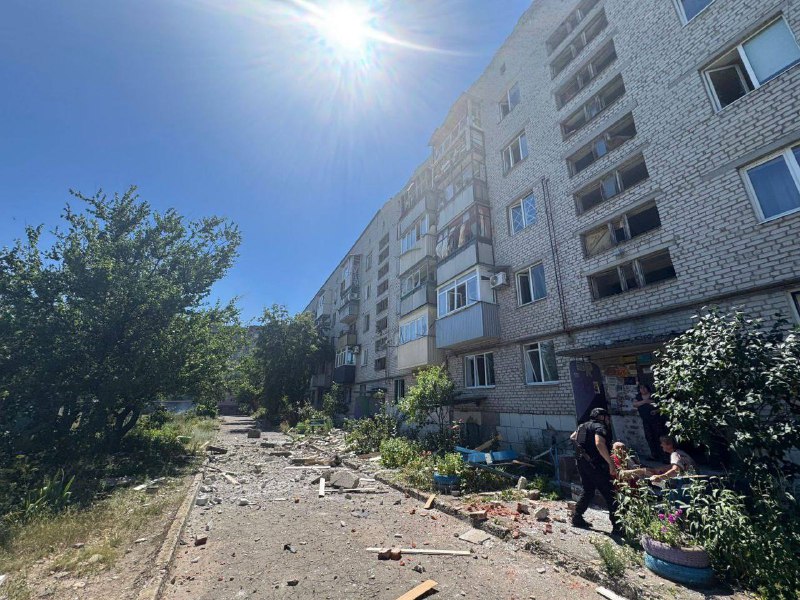 2 person killed, 14 wounded as result of air strikes and artillery shelling in Kostiantynivka of Donetsk region