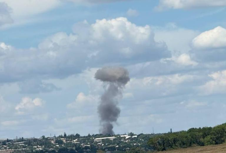 Explosions were reported in Nyzhnia Krynka at the occupied part of Donetsk region