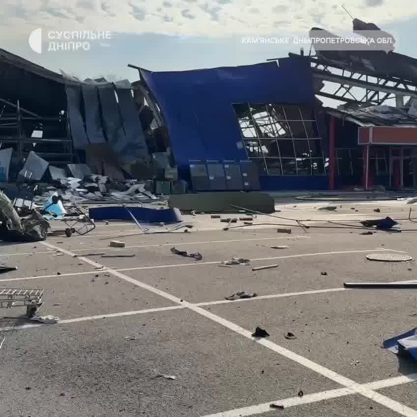 Large mall was destroyed as result of Russian attack in Kamianske of Dnipropetrovsk region 