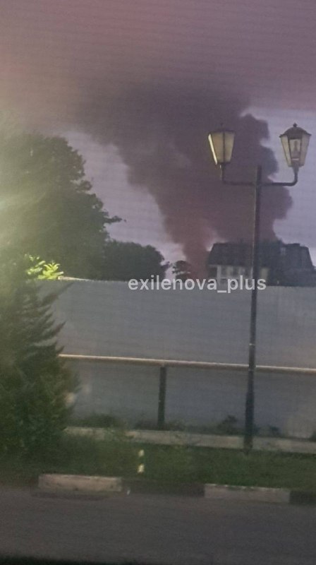 I droni hanno attaccato il deposito di petrolio ad Adler, provocando un enorme incendio