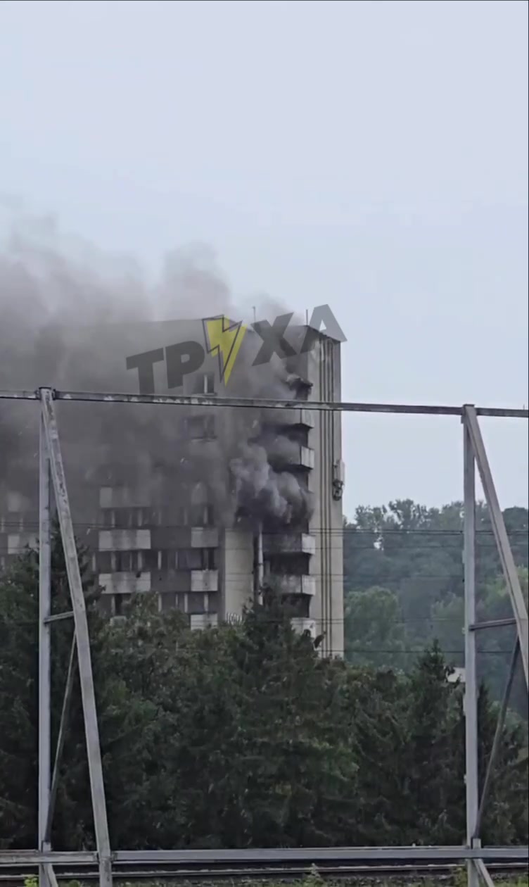 Big fire reported at the hotel in Lviv
