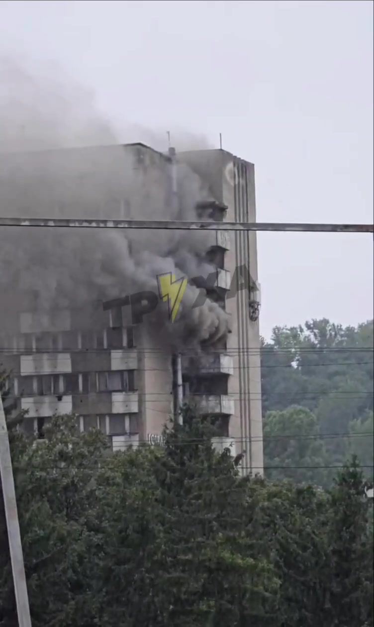 Big fire reported at the hotel in Lviv