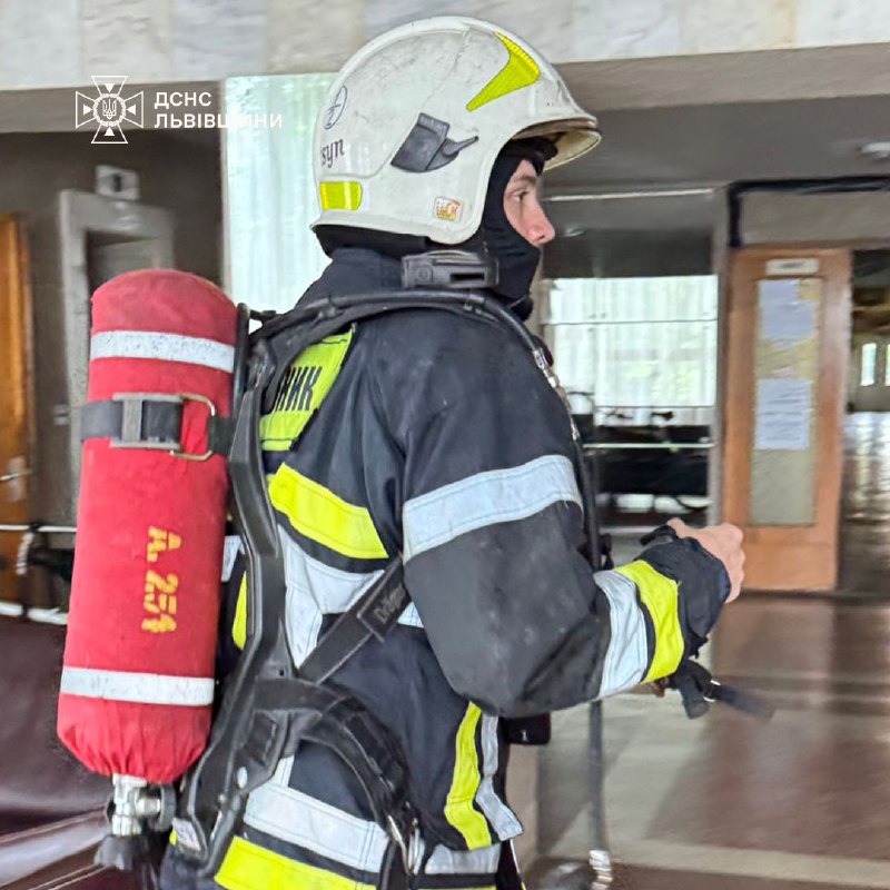 Rescuers have evacuated 15 people due to fire in hotel in Lviv