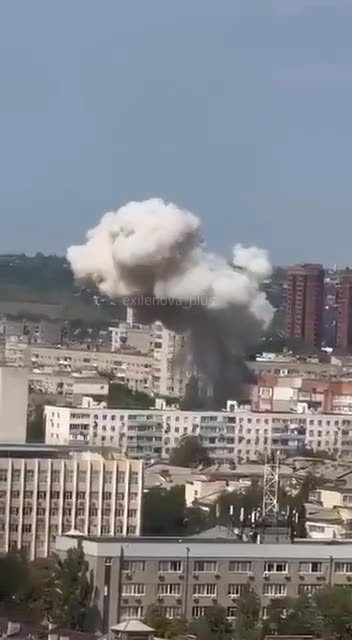 Dron narazil do obytného domu v Rostově