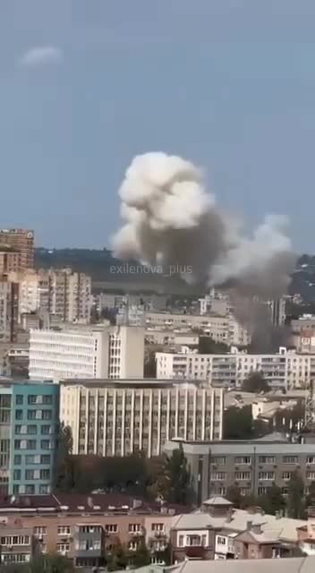 Dron narazil do obytného domu v Rostově