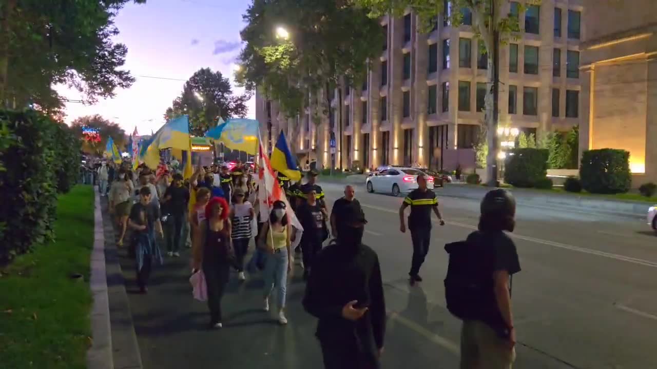 March in support of Ukraine on Rustaveli now. They chant names of two Ukrainians arrested during anti-govt protests in Tbilisi - Sergei Kukhachuk and Ruslan Sivakov.  March is to support Ukraine ahead of Alaska meeting