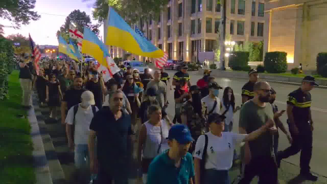 March in support of Ukraine on Rustaveli now. They chant names of two Ukrainians arrested during anti-govt protests in Tbilisi - Sergei Kukhachuk and Ruslan Sivakov.  March is to support Ukraine ahead of Alaska meeting