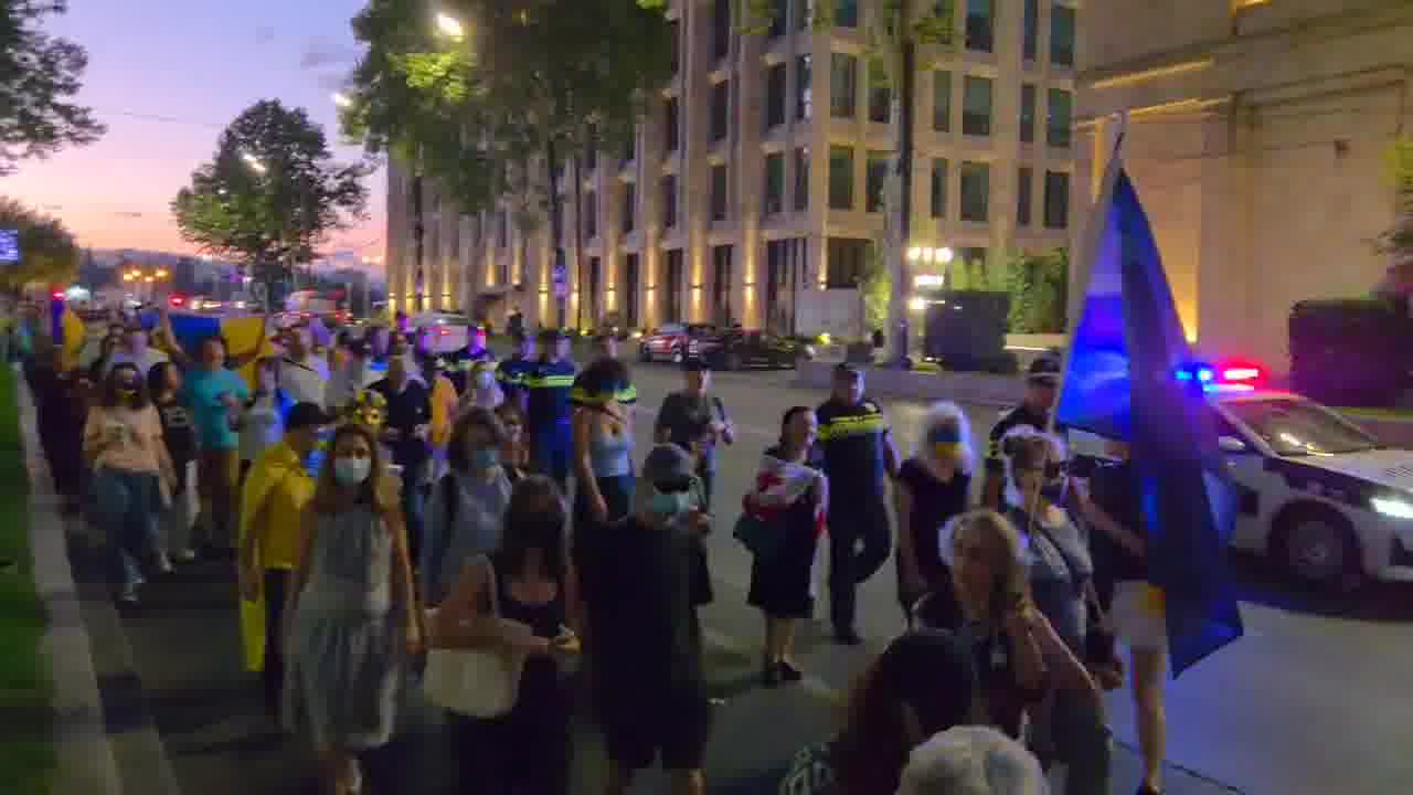 March in support of Ukraine on Rustaveli now. They chant names of two Ukrainians arrested during anti-govt protests in Tbilisi - Sergei Kukhachuk and Ruslan Sivakov.  March is to support Ukraine ahead of Alaska meeting