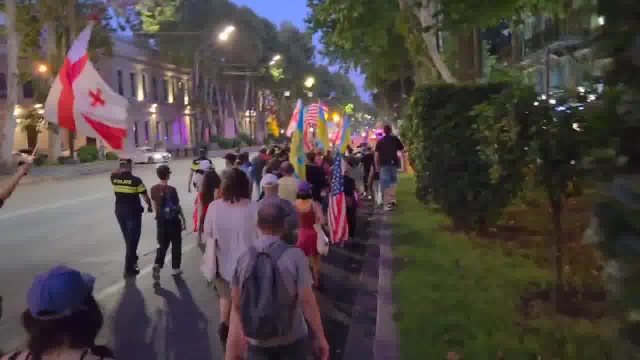 March in support of Ukraine on Rustaveli now. They chant names of two Ukrainians arrested during anti-govt protests in Tbilisi - Sergei Kukhachuk and Ruslan Sivakov.  March is to support Ukraine ahead of Alaska meeting