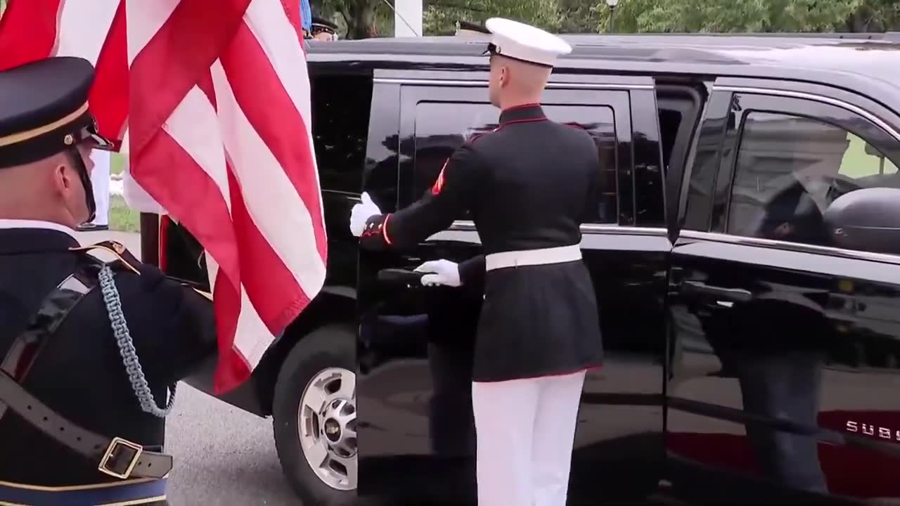 საფრანგეთის პრეზიდენტი ემანუელ მაკრონი (@EmmanuelMacron) თეთრ სახლში ჩავიდა