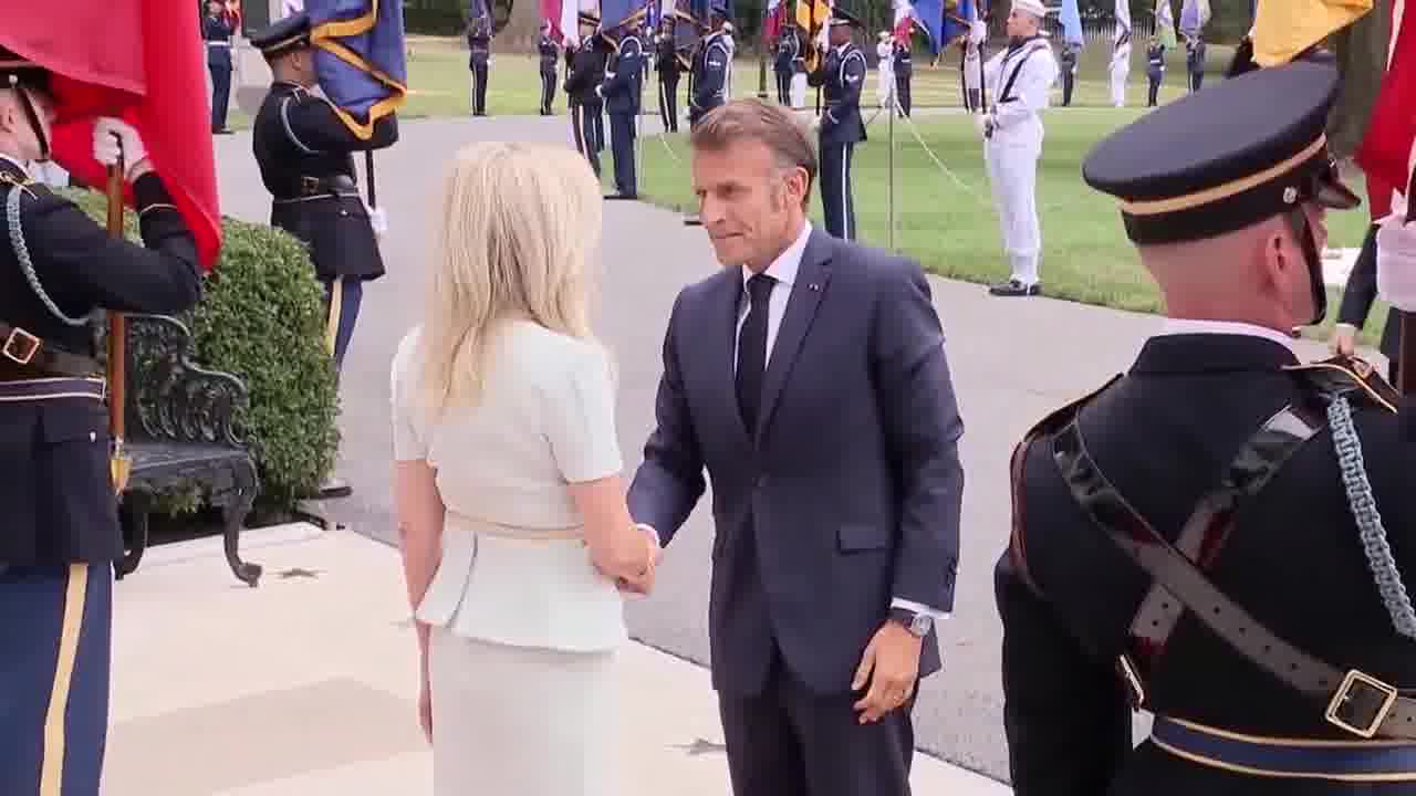 საფრანგეთის პრეზიდენტი ემანუელ მაკრონი (@EmmanuelMacron) თეთრ სახლში ჩავიდა