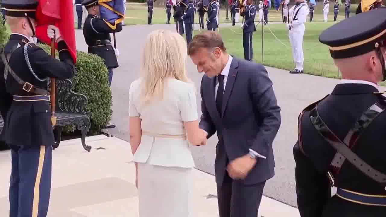 საფრანგეთის პრეზიდენტი ემანუელ მაკრონი (@EmmanuelMacron) თეთრ სახლში ჩავიდა