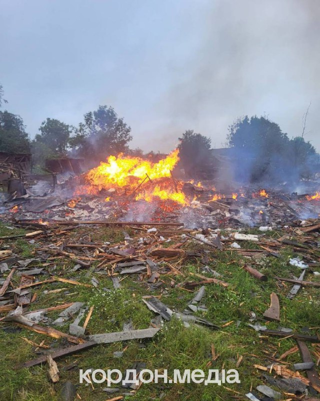 Fires as result of airstrikes in Znob-Novhorodske village of Sumy region