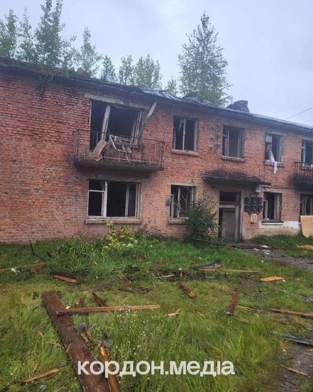 Fires as result of airstrikes in Znob-Novhorodske village of Sumy region