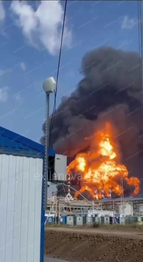 Fire is burning at Novoshakhtinsky oil refinery 