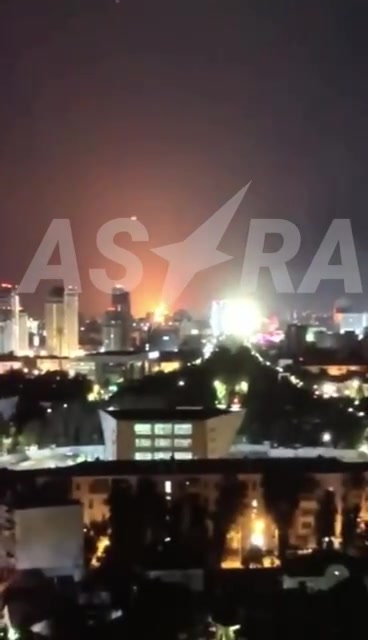 Velký požár v ropné rafinerii v Krasnodaru v důsledku útoků dronů