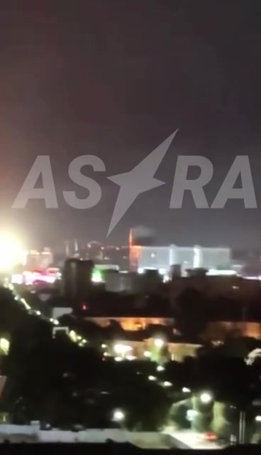 Velký požár v ropné rafinerii v Krasnodaru v důsledku útoků dronů