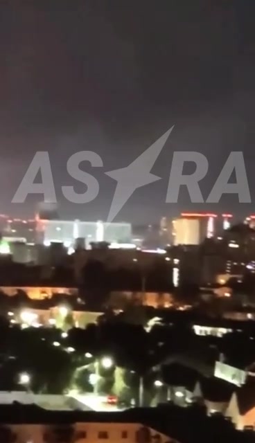 Velký požár v ropné rafinerii v Krasnodaru v důsledku útoků dronů