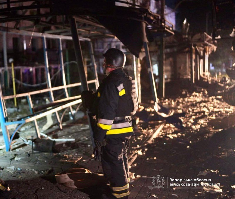 Obytný dům zničen při ruských raketových úderech na Záporoží