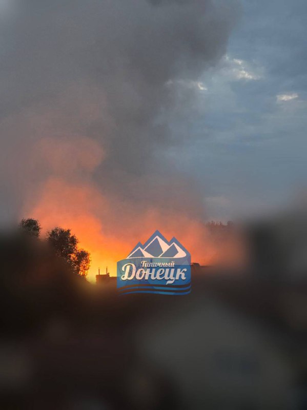 Big fire reported in Donetsk after suspected missile strike