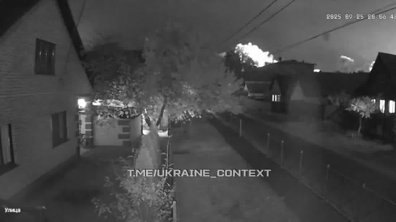 Explosions were reported in Belaya Berezka of Bryansk region. Regional authorities say the town came under MLRS shelling and some civilians wounded