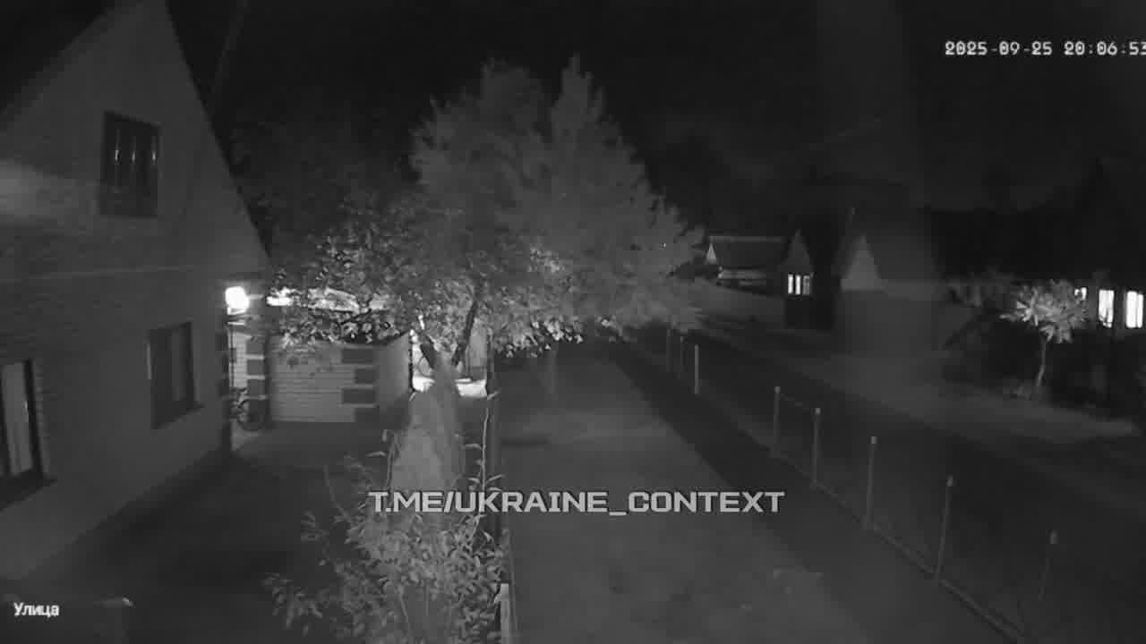 Explosions were reported in Belaya Berezka of Bryansk region. Regional authorities say the town came under MLRS shelling and some civilians wounded