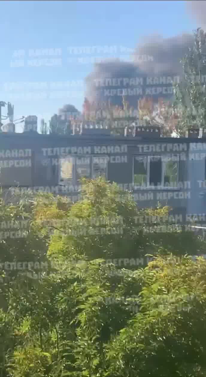 Big fire in Kherson, Russian army attacking rescuers attempting to extinguish the fire