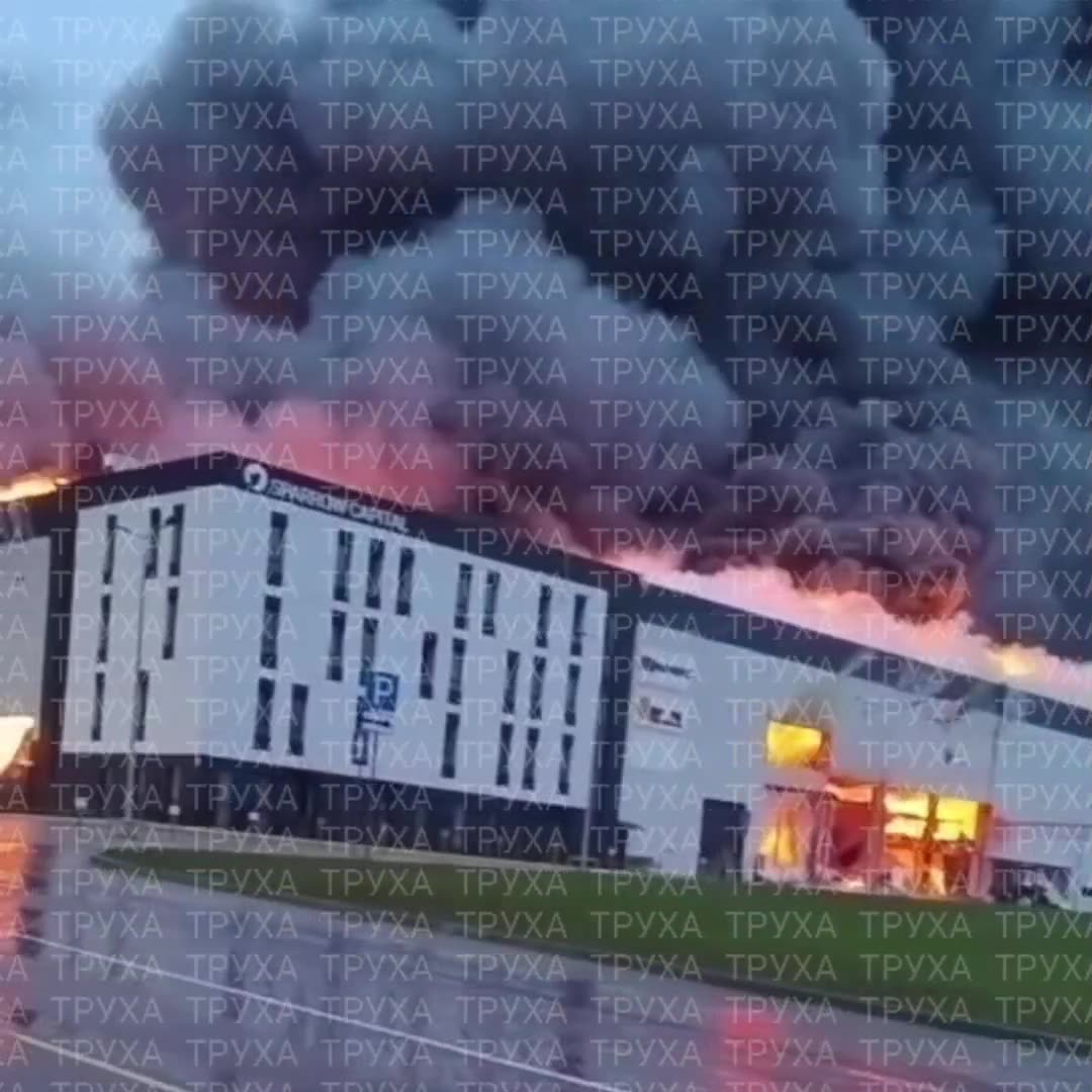 Sparrow industrial park in Lviv on fire after Russian attack. «A civilian facility with no military component», - says mayor