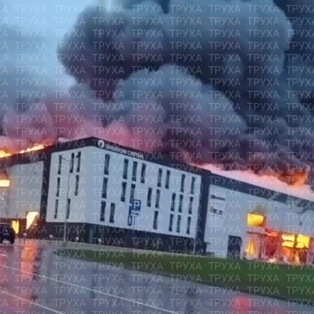 Sparrow industrial park in Lviv on fire after Russian attack. «A civilian facility with no military component», - says mayor