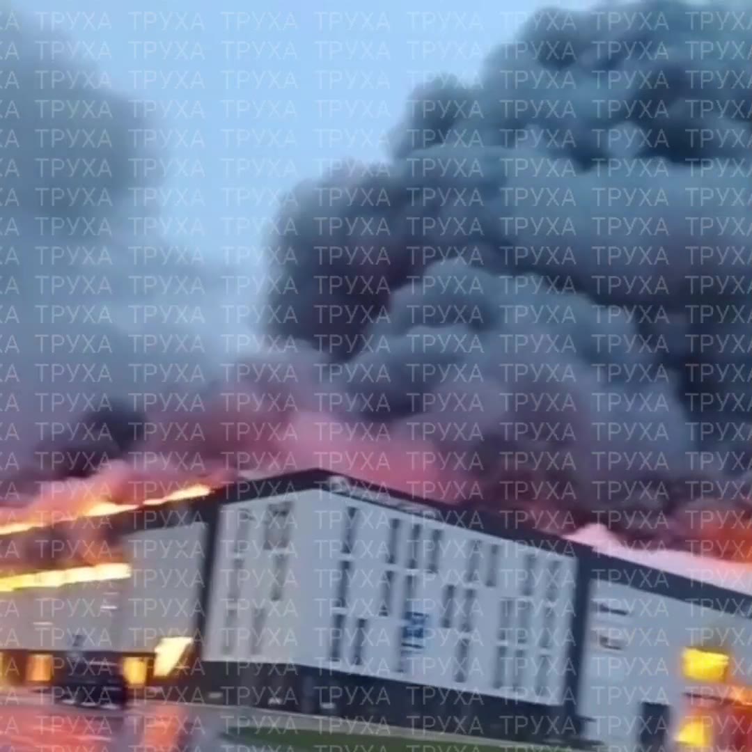 Sparrow industrial park in Lviv on fire after Russian attack. «A civilian facility with no military component», - says mayor