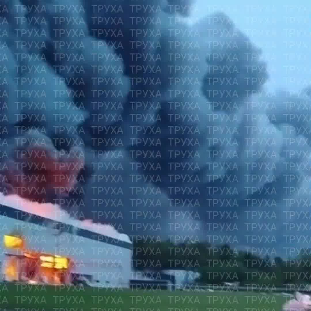 Sparrow industrial park in Lviv on fire after Russian attack. «A civilian facility with no military component», - says mayor