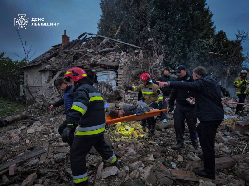 Zelensky: This night, Ukraine was again under a combined Russian attack - more than 50 missiles and about 500 strike drones. Сruise missiles, Shahed-type drones, and even Kinzhal missiles. Lviv, Ivano-Frankivsk, Zaporizhia, Chernihiv, Sumy, Kharkiv, Kherson, Odesa, Kirovohrad regions were under attack. As of now information about 10 injured and 5 killed people